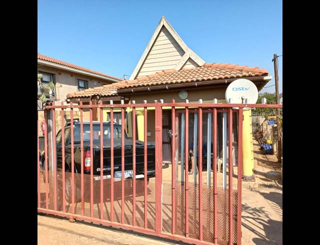 3 BEDROOM HOUSE FOR SALE IN NEWLANDS WEST